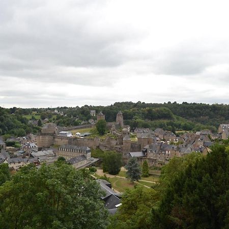 Mercier De Montigny - Les Chambres Du Beffroi - Spa Et Massage Fougères Esterno foto