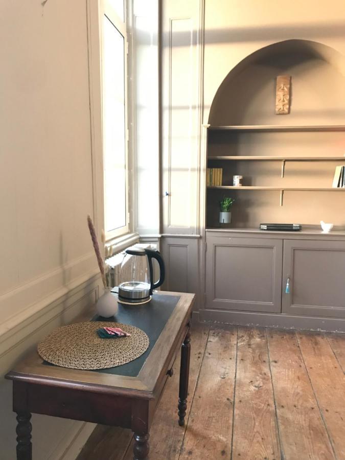 Mercier De Montigny - Les Chambres Du Beffroi - Spa Et Massage Fougères Esterno foto