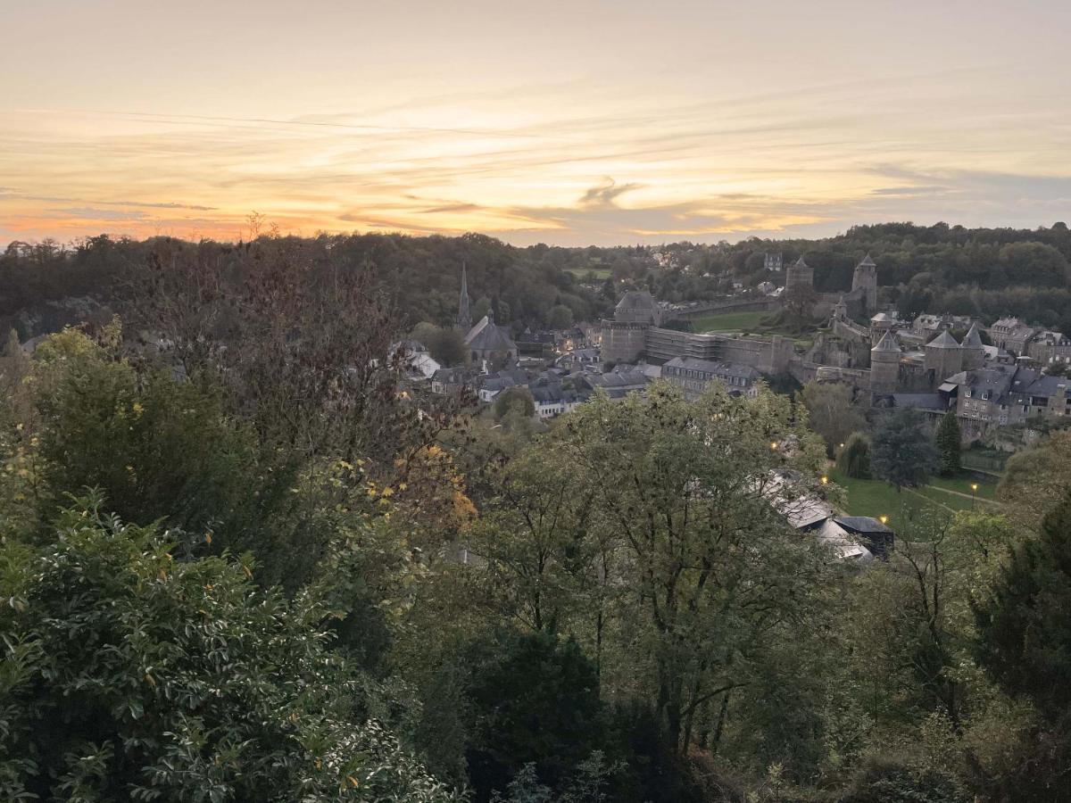 Mercier De Montigny - Les Chambres Du Beffroi - Spa Et Massage Fougères Esterno foto