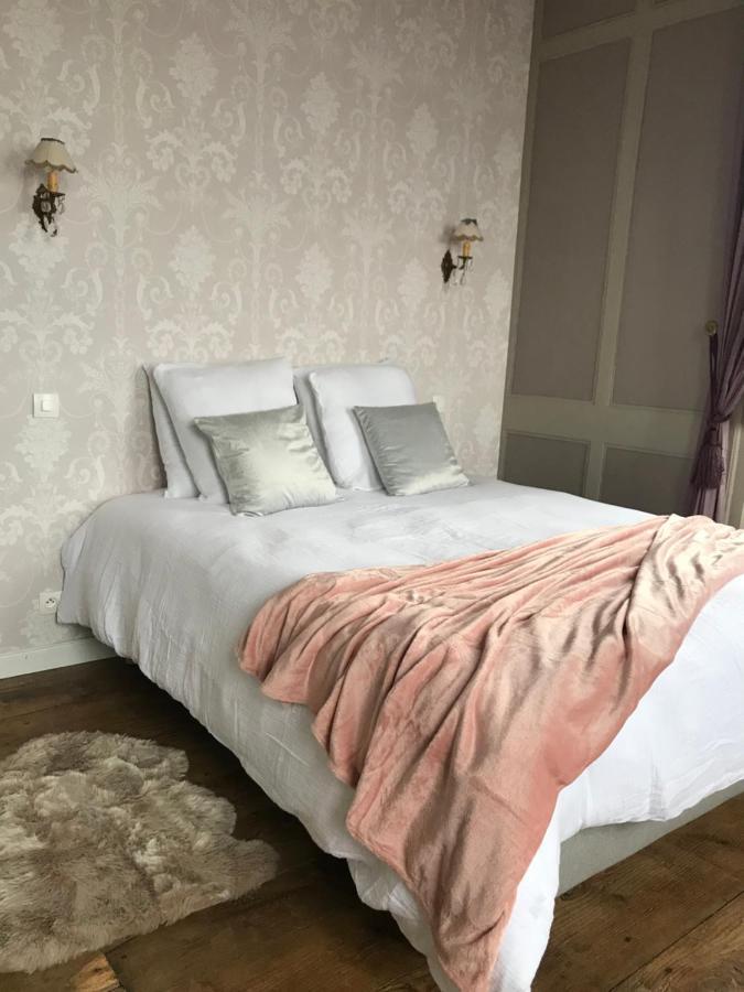 Mercier De Montigny - Les Chambres Du Beffroi - Spa Et Massage Fougères Esterno foto