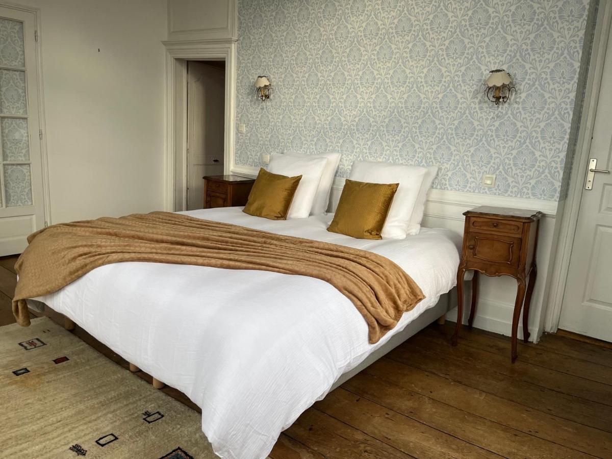 Mercier De Montigny - Les Chambres Du Beffroi - Spa Et Massage Fougères Esterno foto