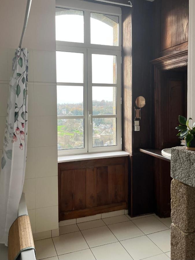Mercier De Montigny - Les Chambres Du Beffroi - Spa Et Massage Fougères Esterno foto