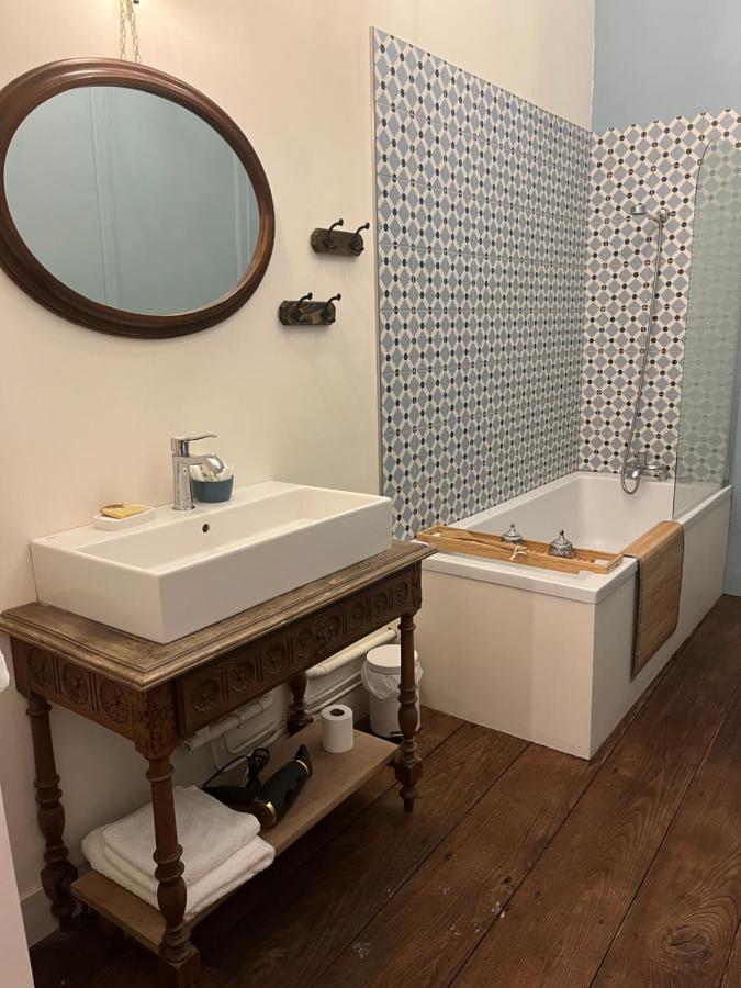Mercier De Montigny - Les Chambres Du Beffroi - Spa Et Massage Fougères Esterno foto