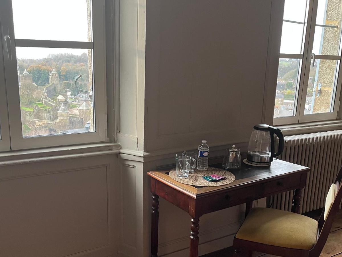 Mercier De Montigny - Les Chambres Du Beffroi - Spa Et Massage Fougères Esterno foto