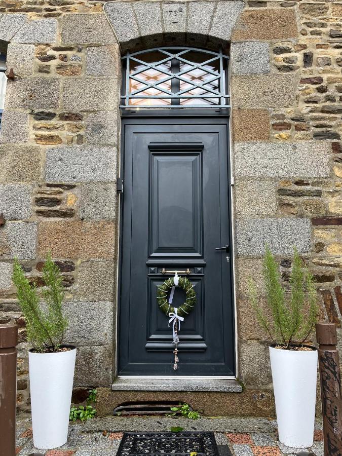 Mercier De Montigny - Les Chambres Du Beffroi - Spa Et Massage Fougères Esterno foto