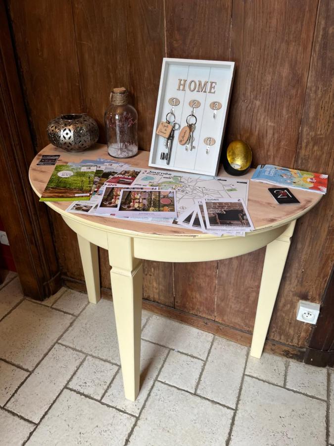 Mercier De Montigny - Les Chambres Du Beffroi - Spa Et Massage Fougères Esterno foto