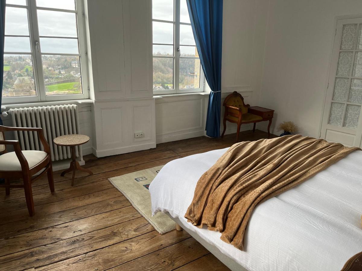 Mercier De Montigny - Les Chambres Du Beffroi - Spa Et Massage Fougères Esterno foto