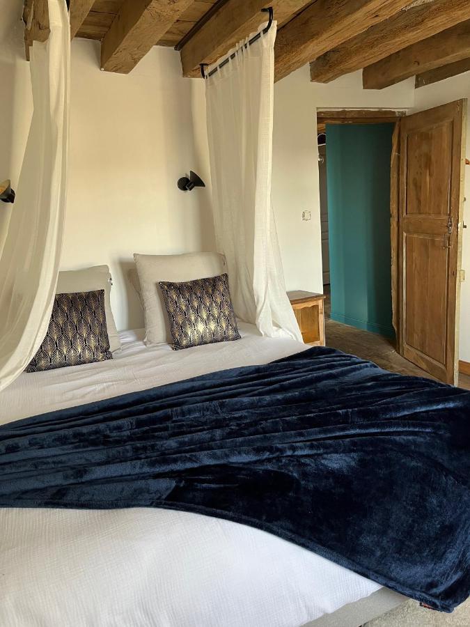 Mercier De Montigny - Les Chambres Du Beffroi - Spa Et Massage Fougères Esterno foto
