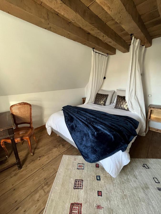 Mercier De Montigny - Les Chambres Du Beffroi - Spa Et Massage Fougères Esterno foto